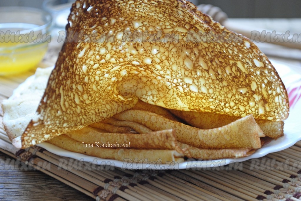 Фото 26 — Синий бикини с кружевными вставками и оборками